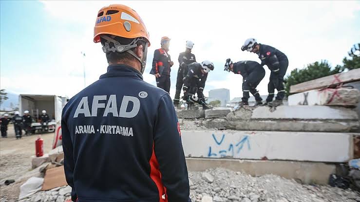 AFAD’dan Deprem Sonrası Kritik Uyarılar: Hasarlı Binalardan Uzak Durun
